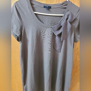 Gap gray Bow Accent Top
